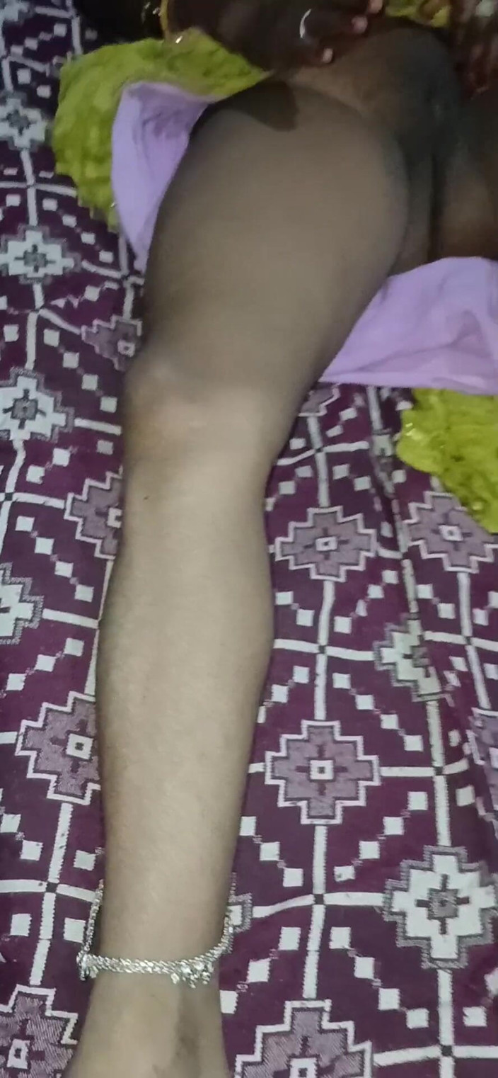 vijay_kumarpatel: L'indiana calda rajini bhabhi si diverte con un giovane ragazzo