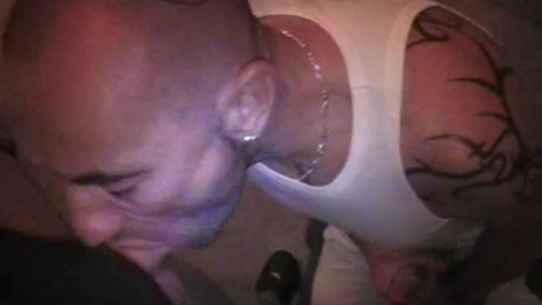 ARAB FUCKERS WITH HUGE COCKS: Árabe chupando pau grande no porão e fodendo o gay