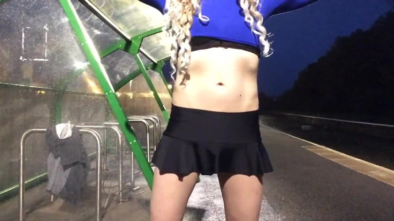 The Midnight Minx: Themidnightminx treinstation aftrekken