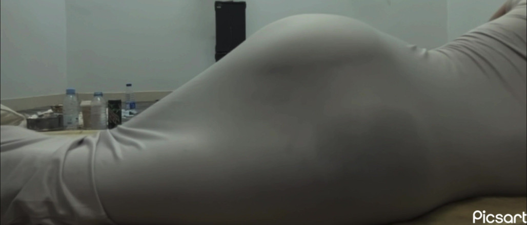 VerticalArgument4: Issa ma seksowną dupę