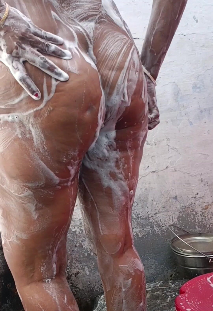 Jayaselvi: My nude bathing show