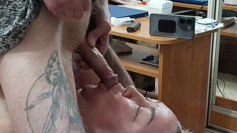 Zona901: Îmi masturbez pula pentru a-mi hrăni soacra cu spermă