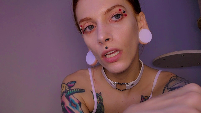 TattoedGirl666: Bella Troia Mostra Il Suo Bel Viso