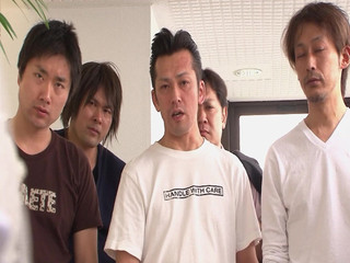 JAPAN IN LOVE: Азиатская сцена с тугой киской - 3_japanese девушку, одетую как невесту трахнули с дилдо и членами в тройничке