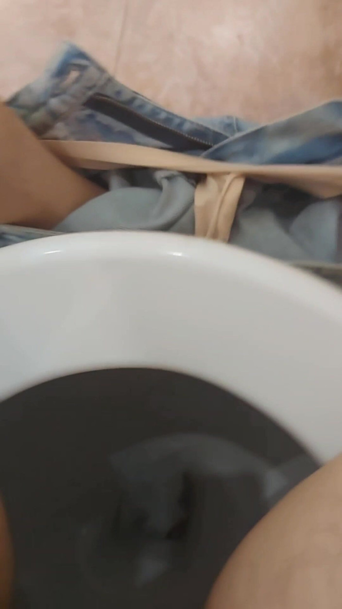 GinnaGg: Pissing Woman in the Toilet