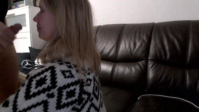 MagicStas: 얼굴에 정액을 대고 오럴과 핸잡을 원하는 소녀