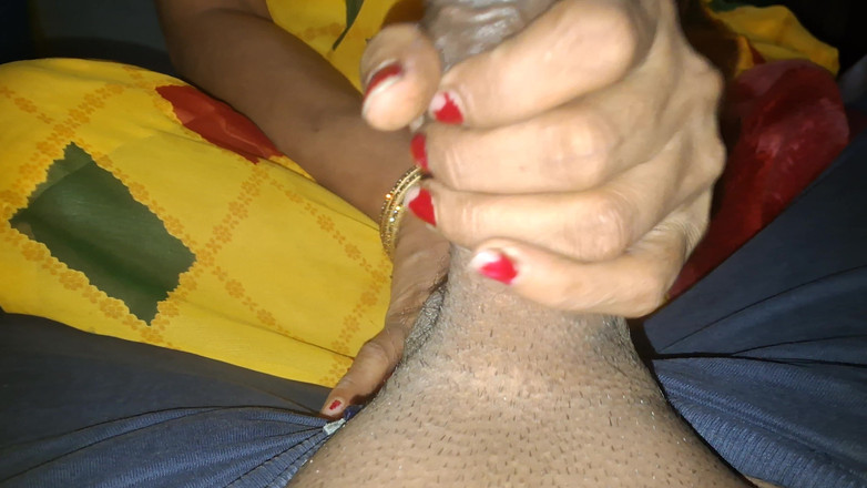 Busty Banuu: Rondborstige tieten vrouw zuigt aan mijn lul