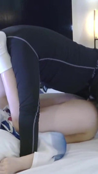 Wilder stehender sex mit massivem squirting - rutschiges Schleifen wird zu einem rohen creampie-finale angle2