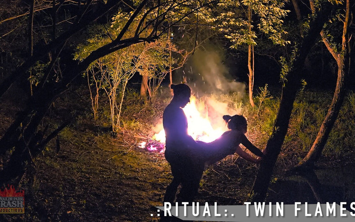 Trailer Park Trash Productions: .:upacara:. Awek Kembar Flames Berkongkek Kebakaran