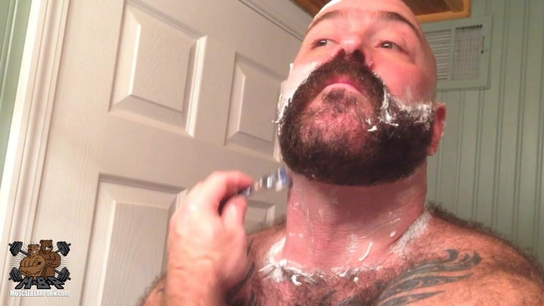 Muscle Bear Porn: Un close afeitado