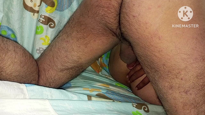 Lubnawife: 她的屁股对我的鸡巴来说太紧了，所以我慢慢地操她的屁股