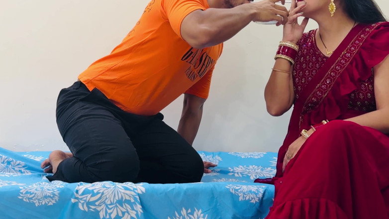 Hornycouple149: Roztomilá Saree Bhabhi zlobí se svým devarem pro drsný a...