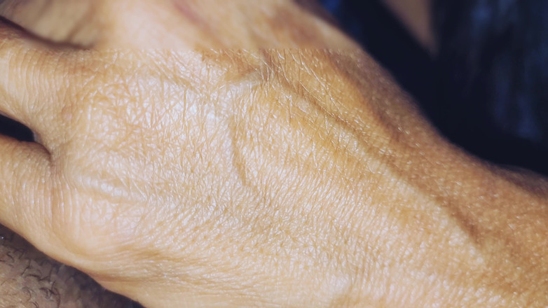 anal_queen_amateur: MILF menunjukkan semua cintanya untuk zakar kecil