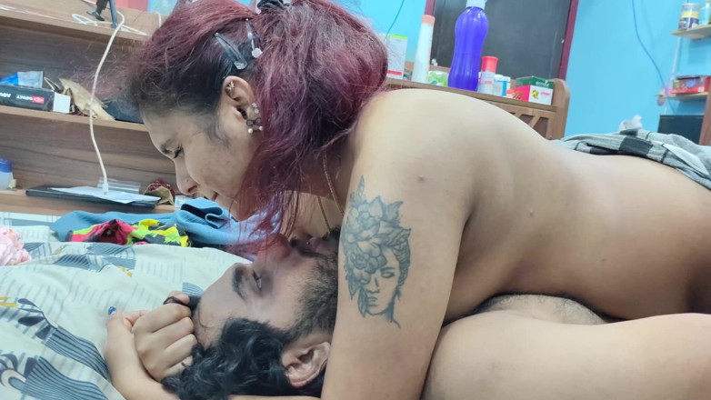 Vaigavarun45: Nude Couple Neck Kiss Lip Lock and Nude Body Rubbing