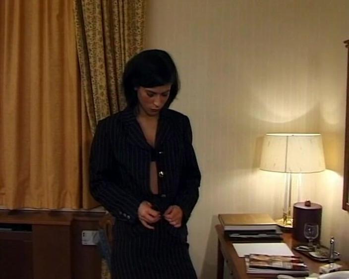 BB Video - Old School: 德国熟女业余家庭主妇使用成人玩具高潮