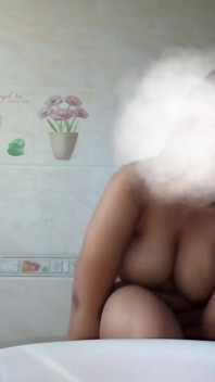 Desi děvka Bhabi ukazuje velká prsa a podpaží