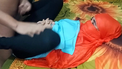 ValuableBridge1: Flickan är helt rastlös för sex