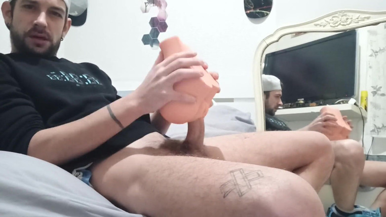 Ridley Dovarez | Gaysight: Bony Babyron in an effective and juicy solo