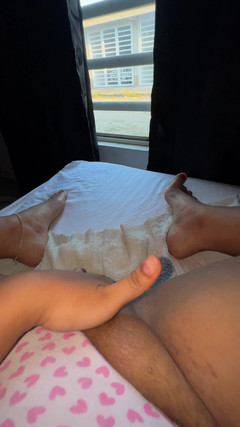 EMY_AND_JONH: 邻居路过，透过窗户看到我他总是玩疯，看着我的阴户