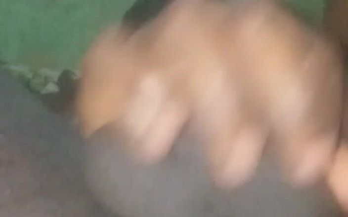 Badman4606: Çılgın azgın nijeryalı adam büyük zenci yarağına mastürbasyon yapmayı seviyor.