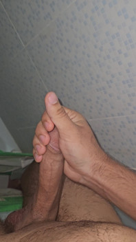 Masturbing My Bick Algerian Cock