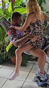 Hawaii Holiday puszczalska dziewczyna na górze
