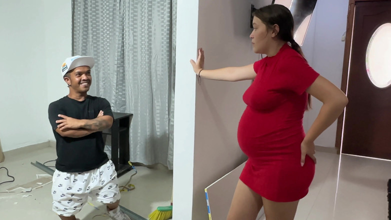 Julianaburning: Chamo o homenzinho no banheiro para me ajudar a limpar,...