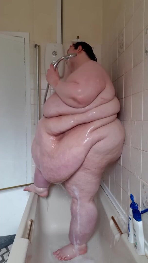 SSBBWLadyBrads: Big fat goddess washes herself