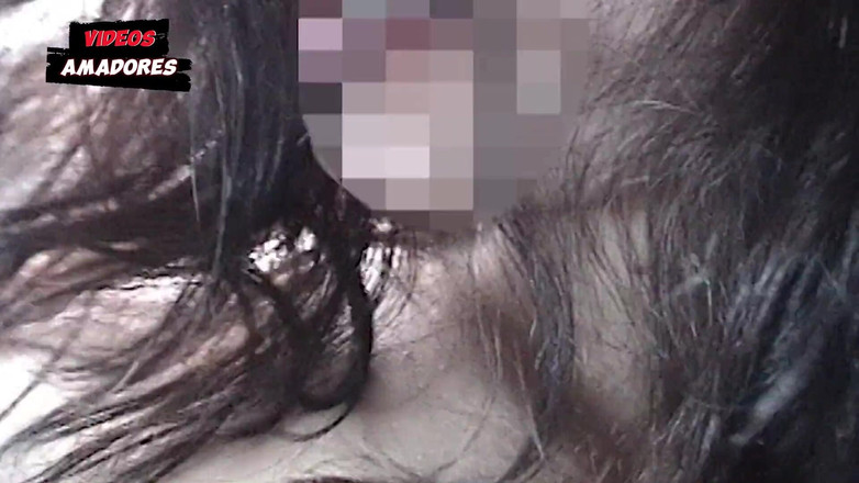 Amateurs videos: Novinha在卡车上赤身裸体，感谢她的骑乘