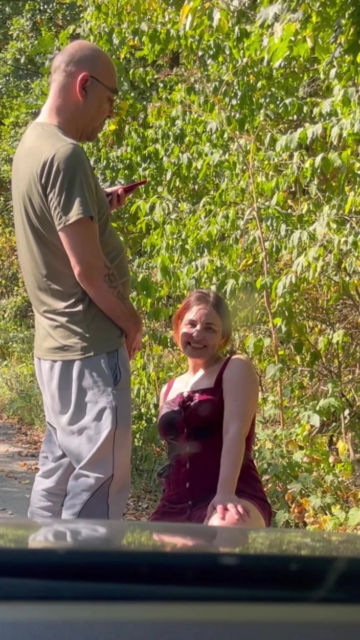 Elena917: Pissed on the Road Side and Caught by Next Car