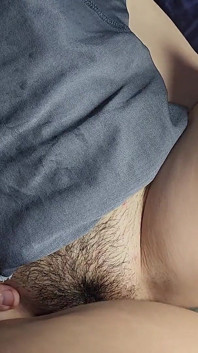 XXX देसी मेरी सौतेली बहन मुझे सिखाती है जबकि हम टीवी देखते हैं