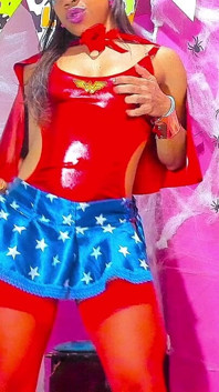 Happy Halloween Wonder Woman Love your dick Bardzo egzotyczny głęboko w mojej cipce przez cały czas aż tryskać Alot piękny tata część. 03