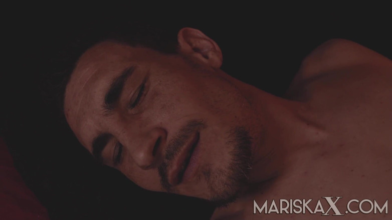Mariska x: MARISKAX - Tina bionda arrapata con tette grandi cavalca un cazzo...
