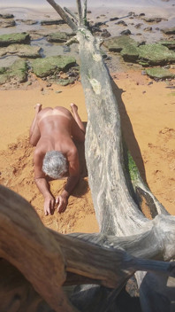 samudr tat par Ladysilva nagn hokar apni tॅand vaali seksi gand dikha rahi hai