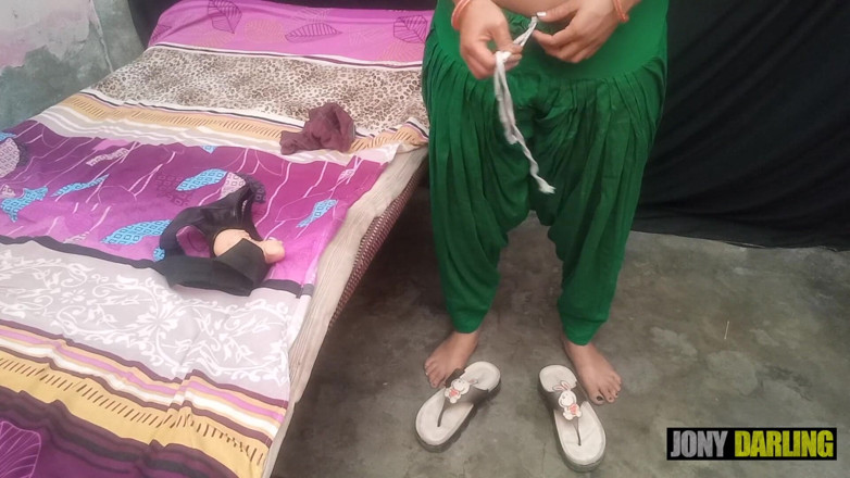 Jony Darling: Un mari indien bisexuel se fait baiser par sa femme...