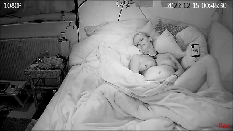 KittieNoOne: Masturbace před spaním