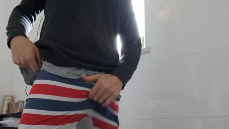 Rafael Torreano: Je baisse mon pantalon et mes sous-vêtements et je me...