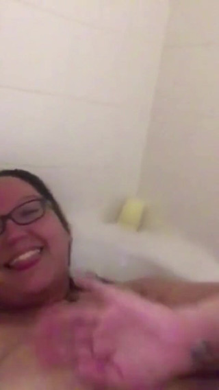 Indian fuck queen: Wildenglishbbw трясе мою дупу, потираючи мою жирну пизду у ванні
