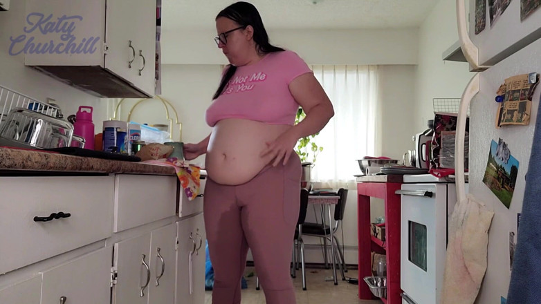 Katy Churchill: Gorda baba mijando em todos os lugares