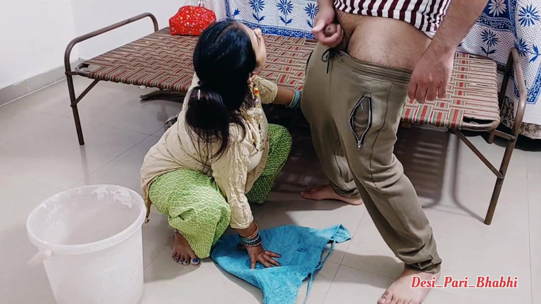 Desi Pari Bhabhi: Orgasme, un beau-père avec sa femme de ménage, un vieux...