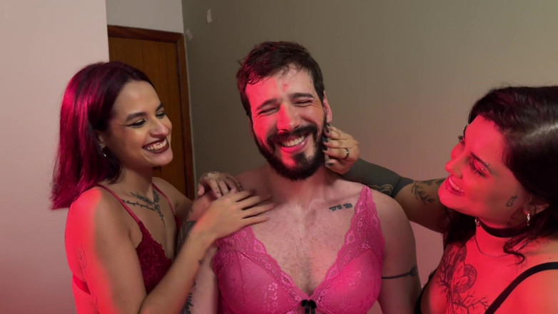 Quente club: Lady MILF I Rotten Venus Niespodziewanie Przemieniają Się W Mr....