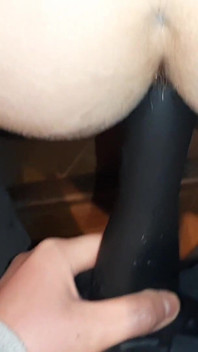 私は細身の妻をトイレから出るのを待たずに抱きました