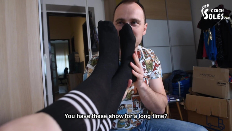 Czech Soles - foot fetish content: Youtuber cu fetiș cu picioare în direct online, în secret, pe băiatul...