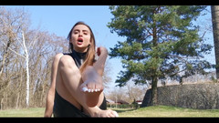 Goddess Lena: Sát mi prsty na nohou !!