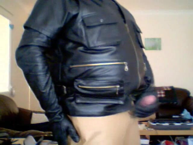 Leatherman63: 射在我的皮革上