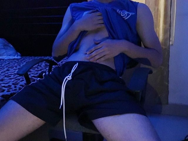 19 Year Old Colombian Boy Medellin Masturbates Until He Cum (Juan sebastian)