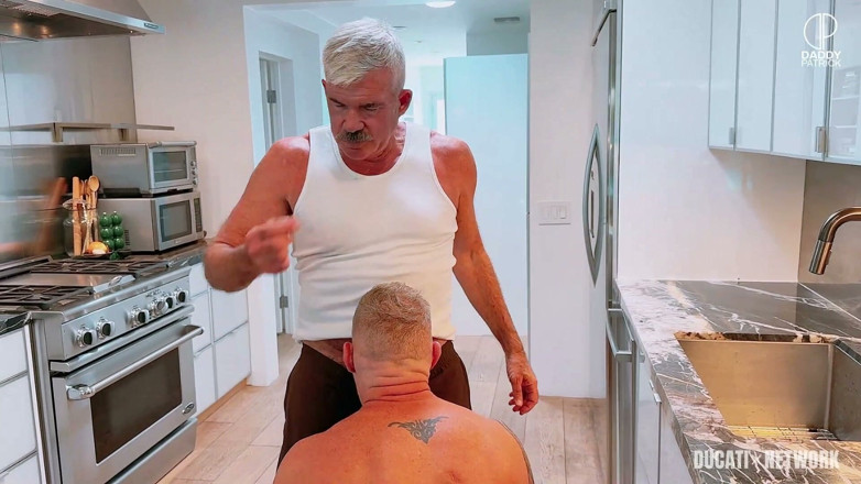 Daddy Patrick: Ayah tiri Patrick &amp; Lukas Colby - Houseboy