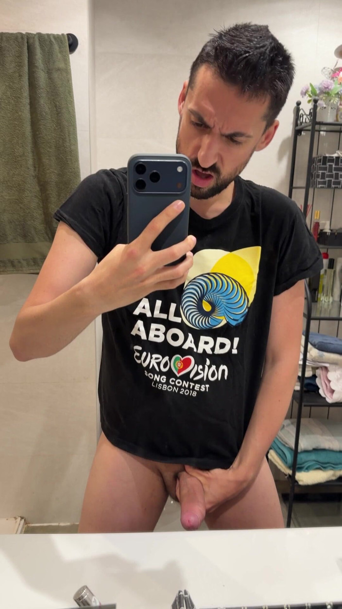 Liam Harding: Hot Stepdaddy Jerking off Like Crazy in Public Bathroom