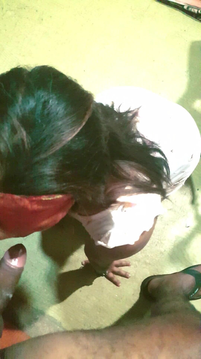 Tiyana: Ratu Blowjob, Oleh itu, Ambil Deepthroated Di Lutut Dan Ludah...