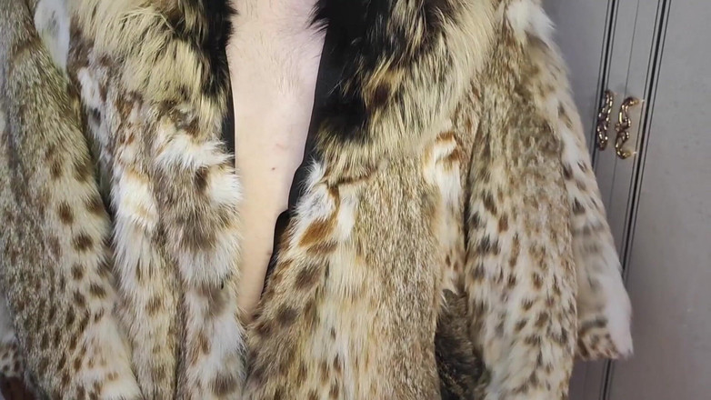 Princess18_: Trying on Fur Coats with a Guy and Fuck